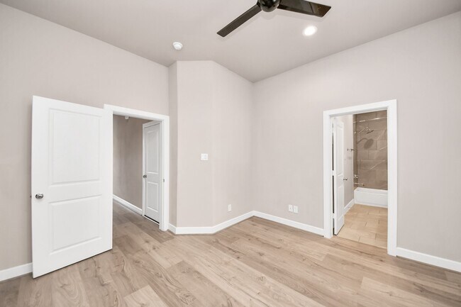 Building Photo - 2114 Stuart St
