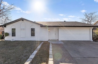 Building Photo - 204 Pebblebrook St