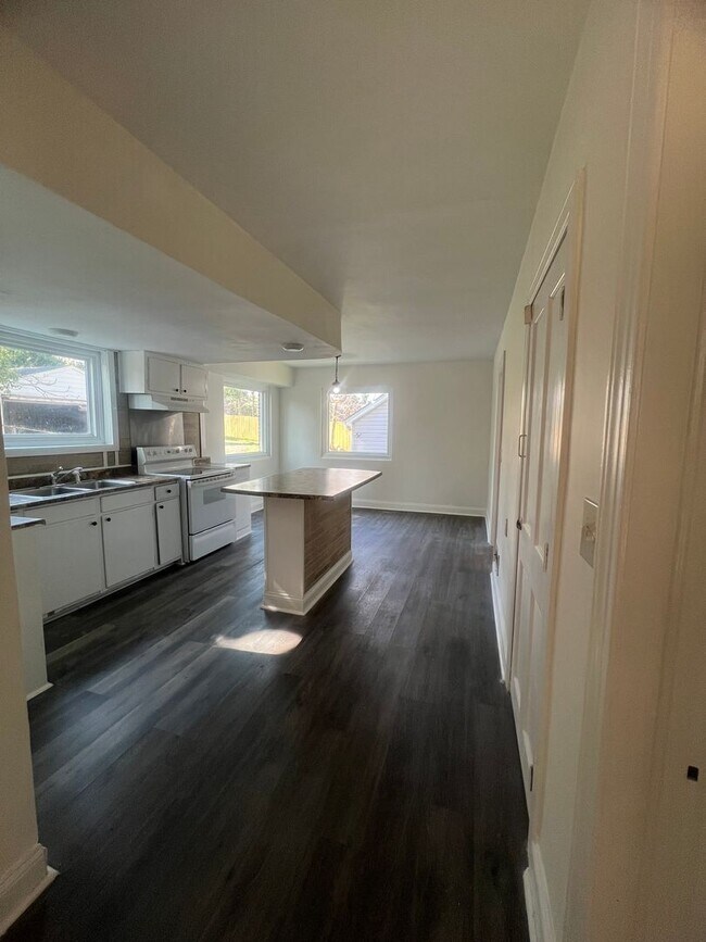 Building Photo - Spacious 4-Bedroom Brick Home with Hardwood Floors and Walk-In Closet