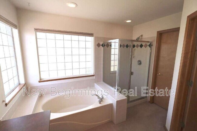 Building Photo - 4411 Hickory Hollow Dr