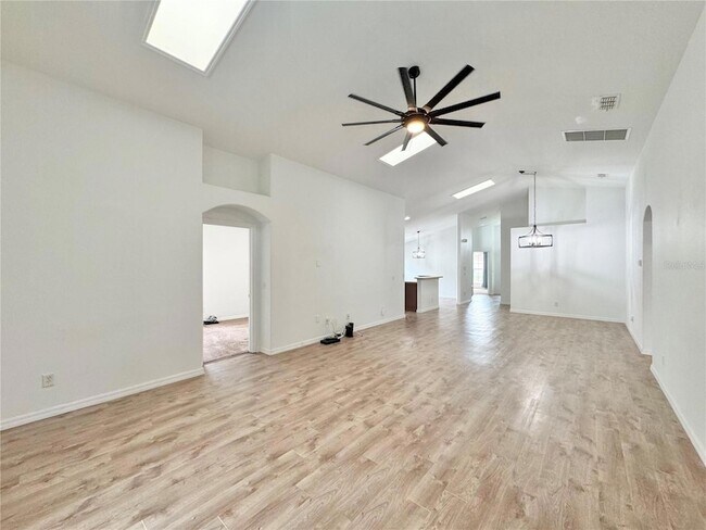 Building Photo - 502 Viola Dr
