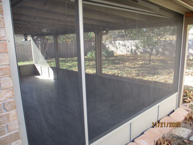 Building Photo - (3) Bed/(2) Bath w/ Storm Shelter! Pets Negotiable!