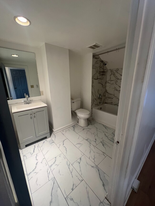 Building Photo - 529 E William St