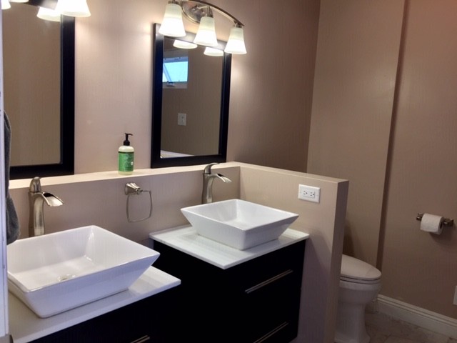 Primary bathroom with double sink - 1350 Curson S Ave