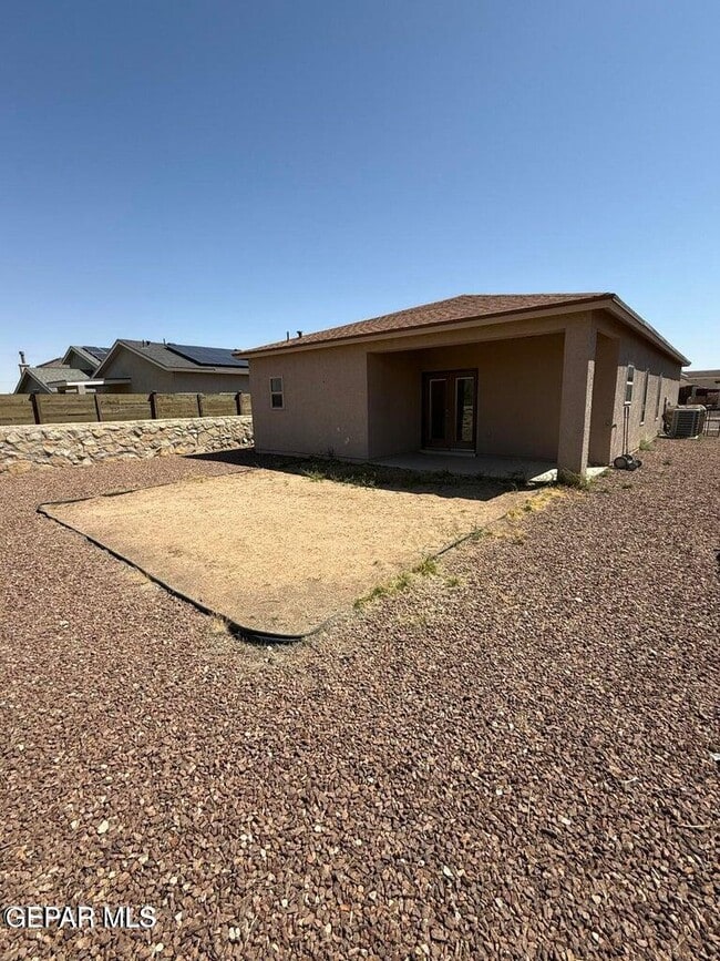 Building Photo - 4941 Ruben Soto