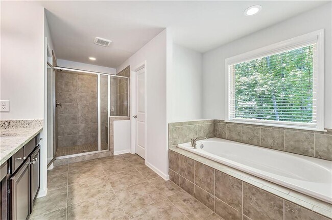Building Photo - 850 Grove Valley Dr