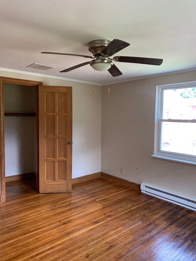 Building Photo - 465 W 3rd St