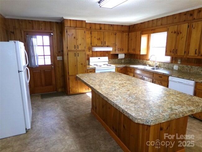 Building Photo - 507 Valleyview Dr