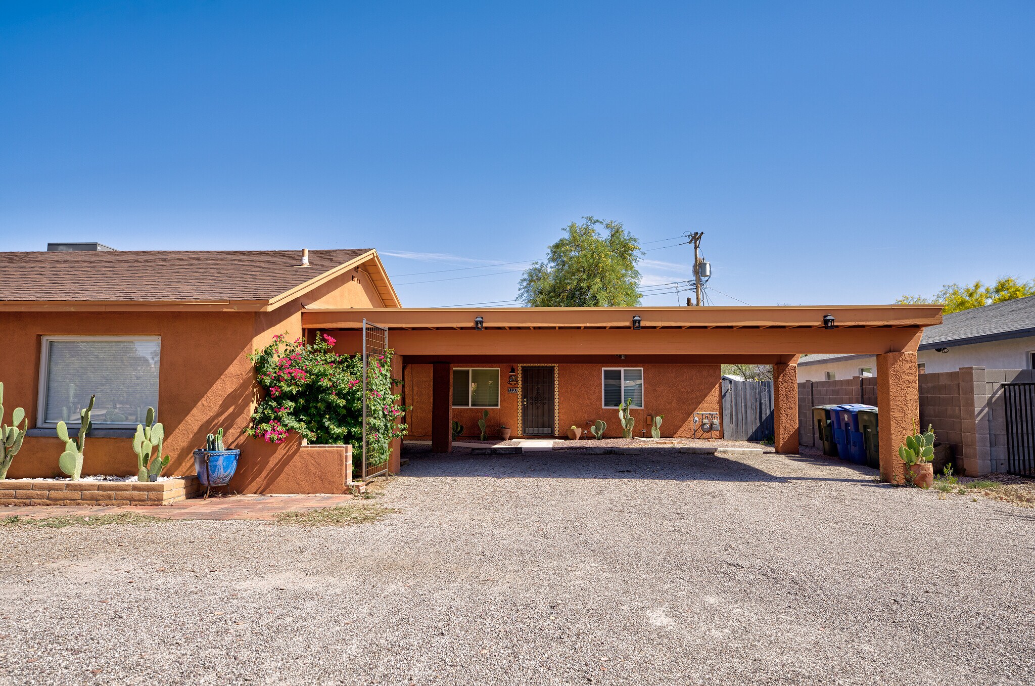 Building Photo - 1125 E Hedrick Dr