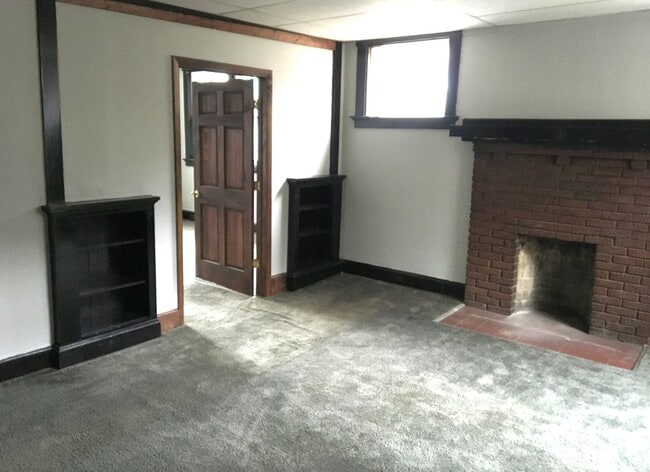 Building Photo - Charming Two Bedroom Gem in West Cincy!