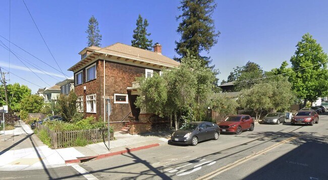 Building Photo - 2139 Prince St