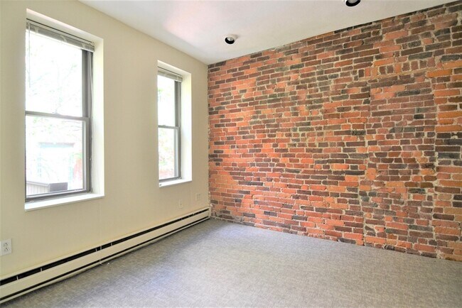 Building Photo - 67 St Germain St