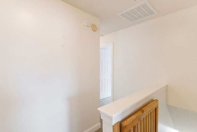 Building Photo - Farmhouse-Style Home Minutes from the Water | No HOA