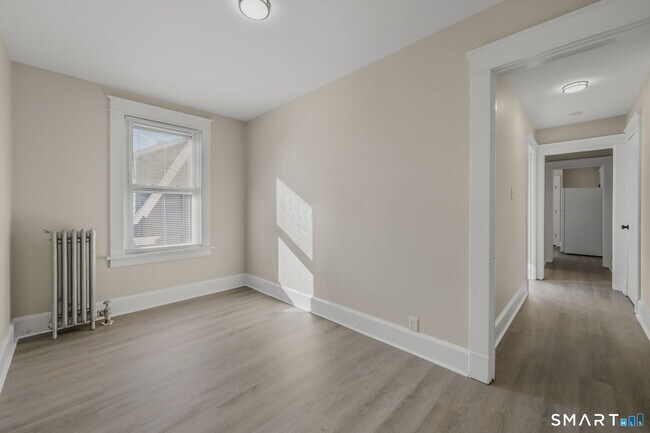 Building Photo - 113 Pequot Ave