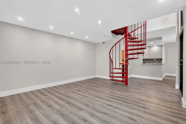 Building Photo - 3213 Bird 7