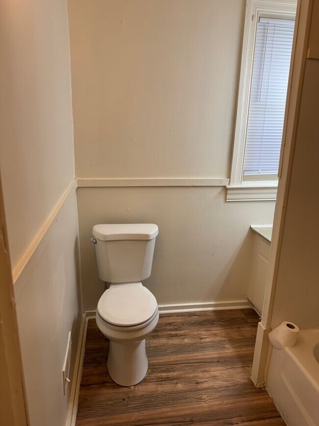 Building Photo - 1559 W King St