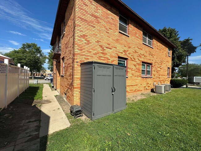 Building Photo - 3101 W Morgan Ave