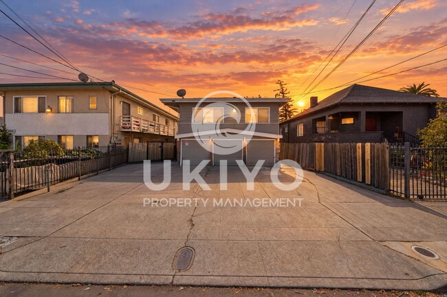 Building Photo - 3007 Nicol Ave