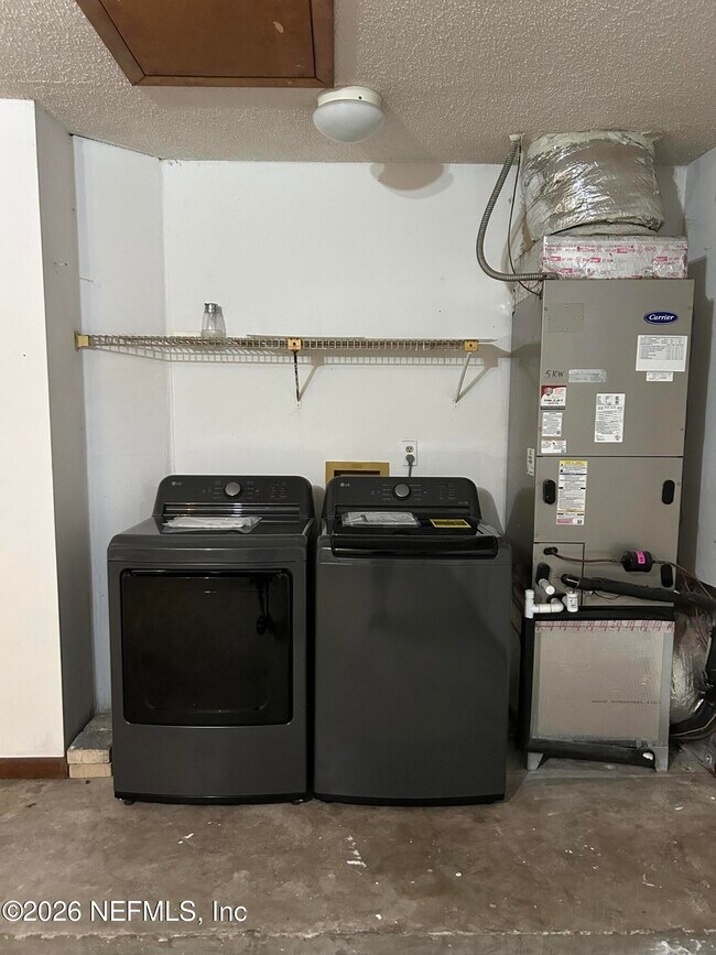 Building Photo - 4655 Trevi Dr