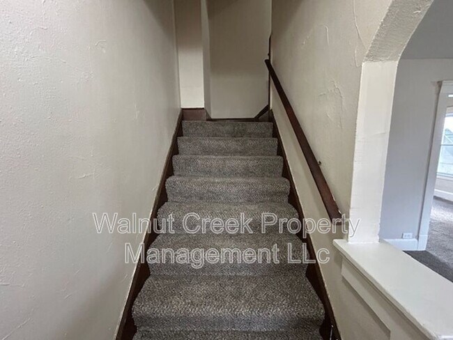 Building Photo - 518 Lake Ave