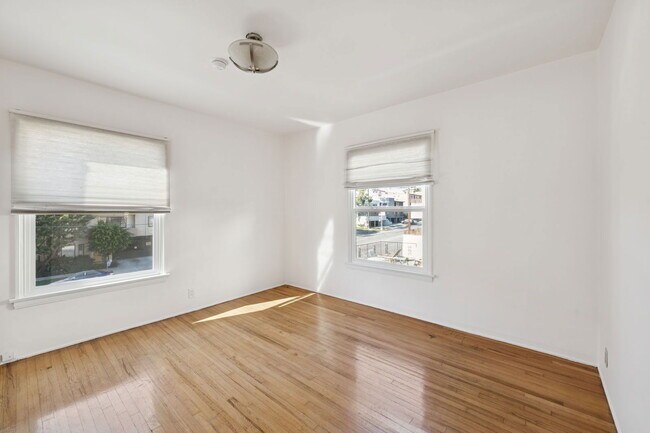 Building Photo - 1556 S Beverly Glen Blvd