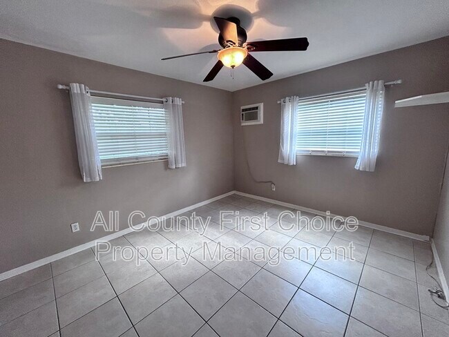 Building Photo - 6801 29th Terrace N