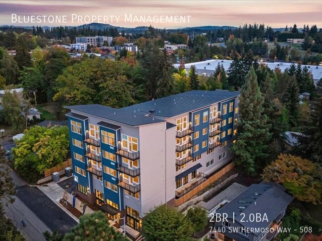 Building Photo - Top Floor - Move-in Ready