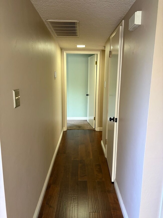 Building Photo - 55 and OLDER KERN CITY 2 BED UPDATED HOME