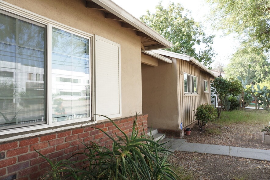 Building Photo - 5540 Balboa Blvd