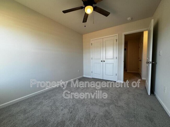 Building Photo - 745 Embark Cir
