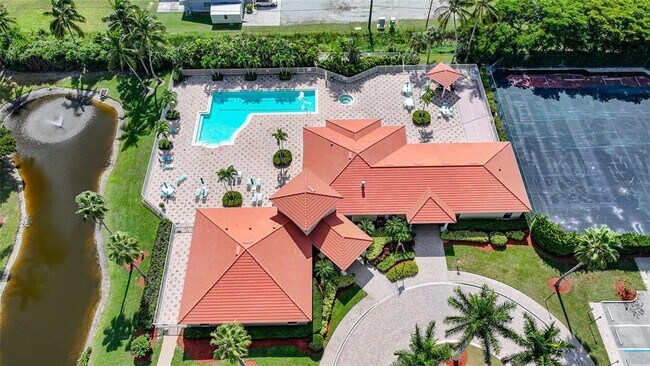 Building Photo - 255 West End Dr