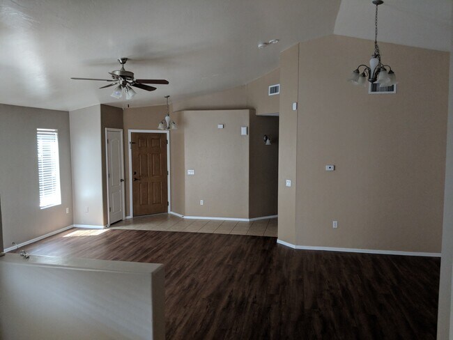 Building Photo - 6603 E Splendid Ln