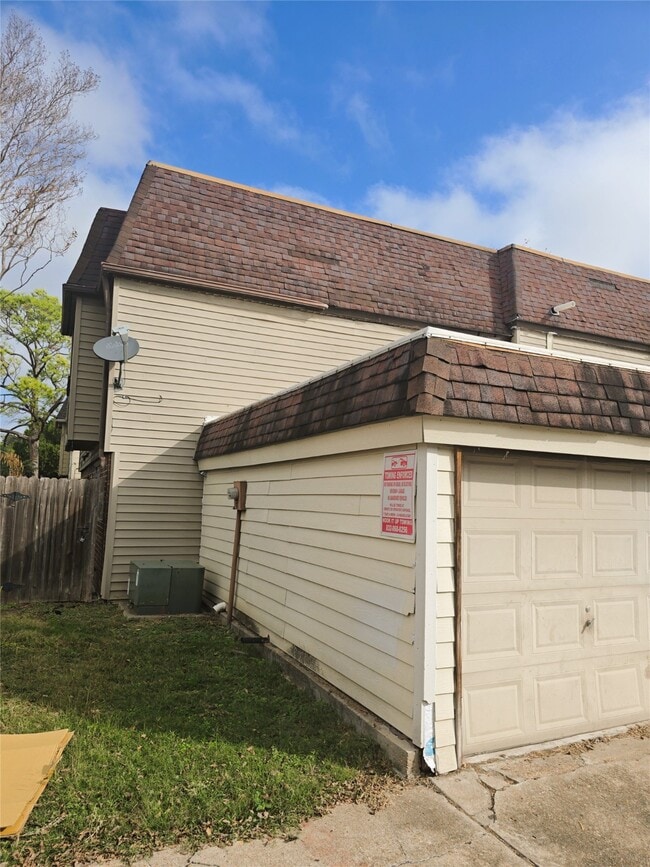 Building Photo - 8379 La Roche Ln