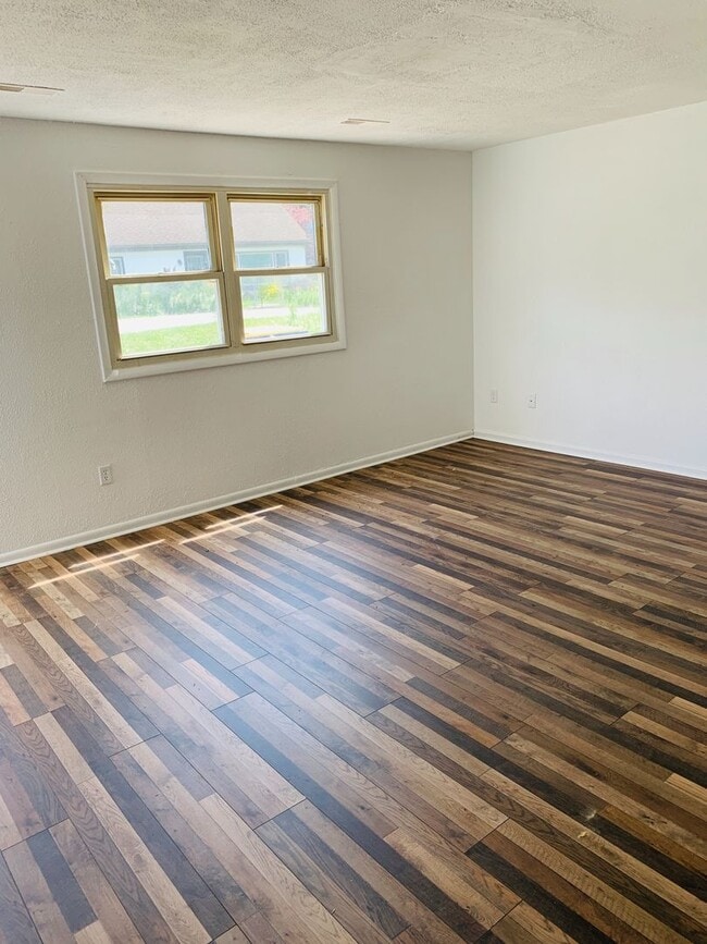 Building Photo - Coming soon! 3 Bedroom 1 Bath home in York...