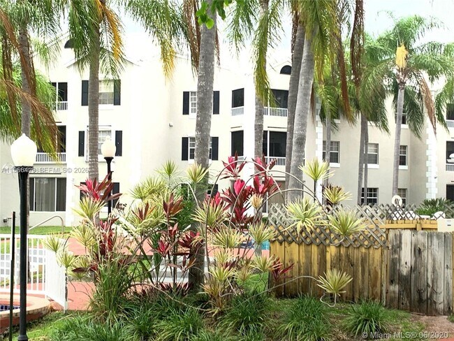 Building Photo - 2850 N Oakland Forest Dr