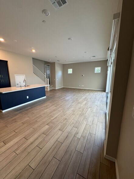 Building Photo - 277 E Azalea Dr