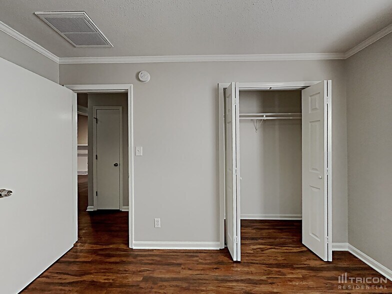 Building Photo - 6273 Branch Hill Cir