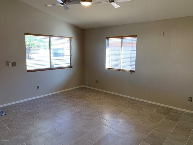 Building Photo - 8824 S Desert Rainbow Dr