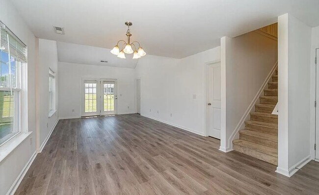 Building Photo - Charming 3BR Townhome in Colfax