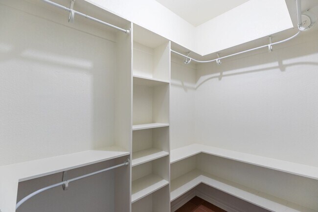 Building Photo - 3310 Silver Oaks Dr