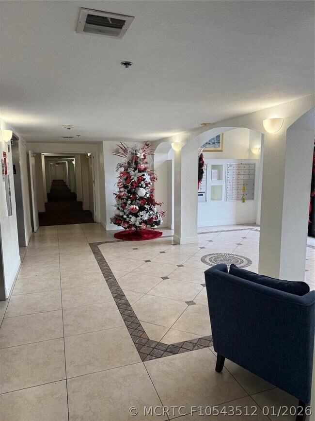 Building Photo - 9300 Fontainebleau Blvd