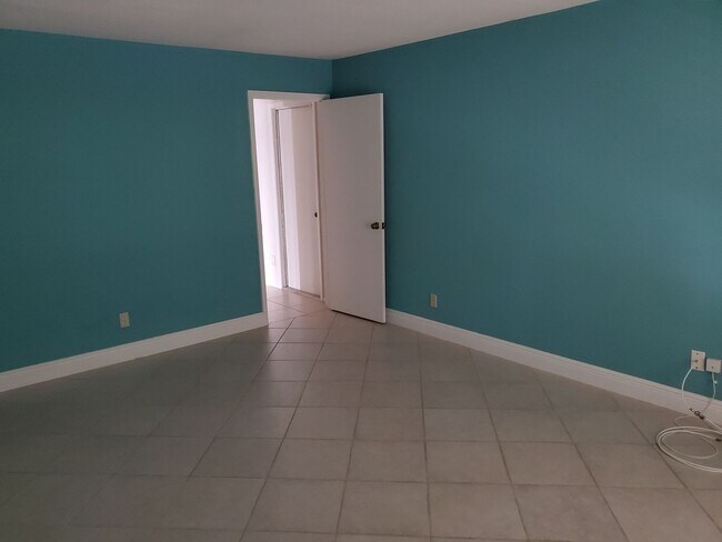 Building Photo - Turnbull Bay Water Front Home