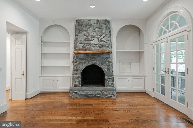 Building Photo - 8705 Belmart Rd