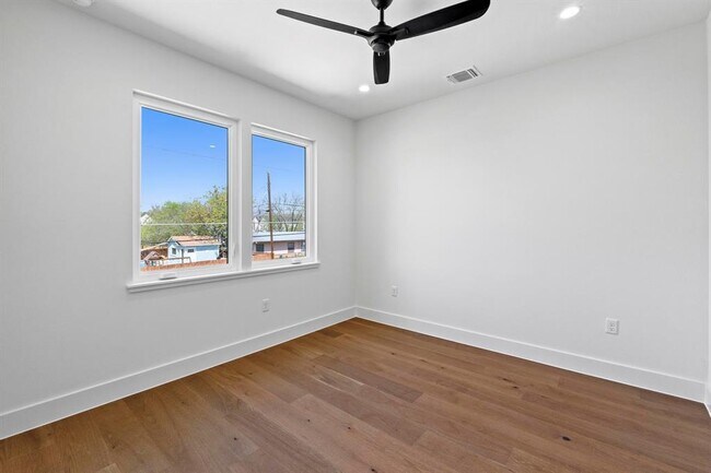 Building Photo - 710 Philco Dr