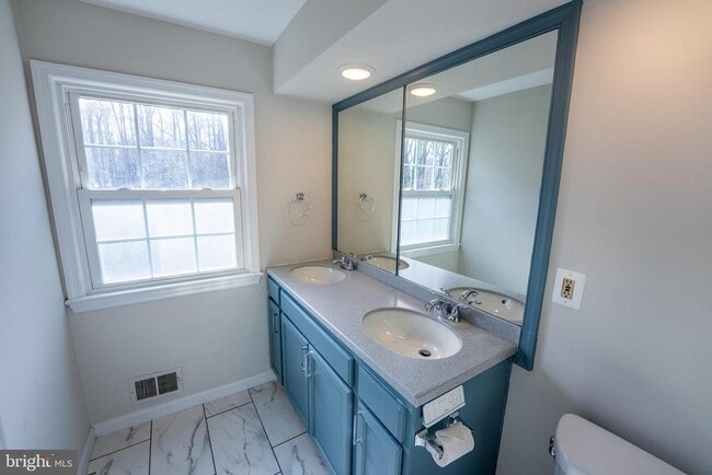 Building Photo - 8209 Mockingbird Dr