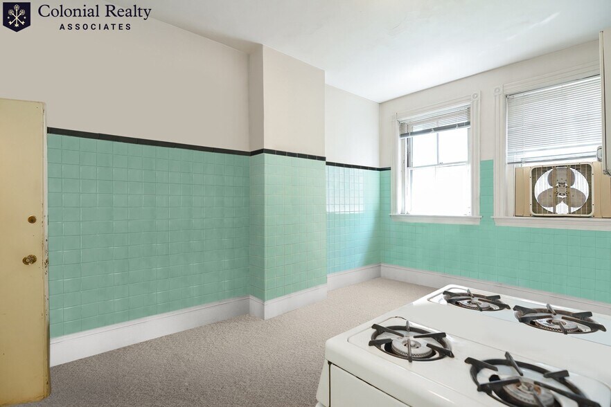 Building Photo - 923 Beacon St