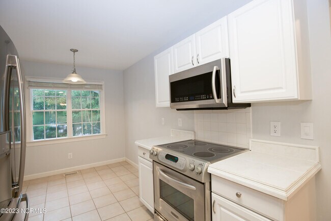 Building Photo - 287 Knoll Rd