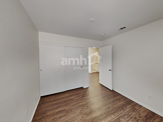 Building Photo - 9516 Fox Forest Ave