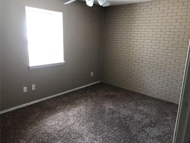 Building Photo - 11319 N May Ave