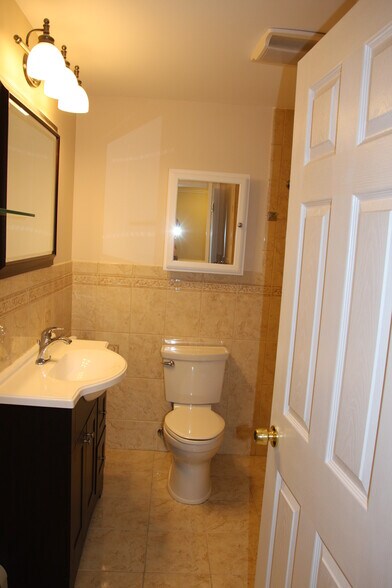 Building Photo - 46 W Main St